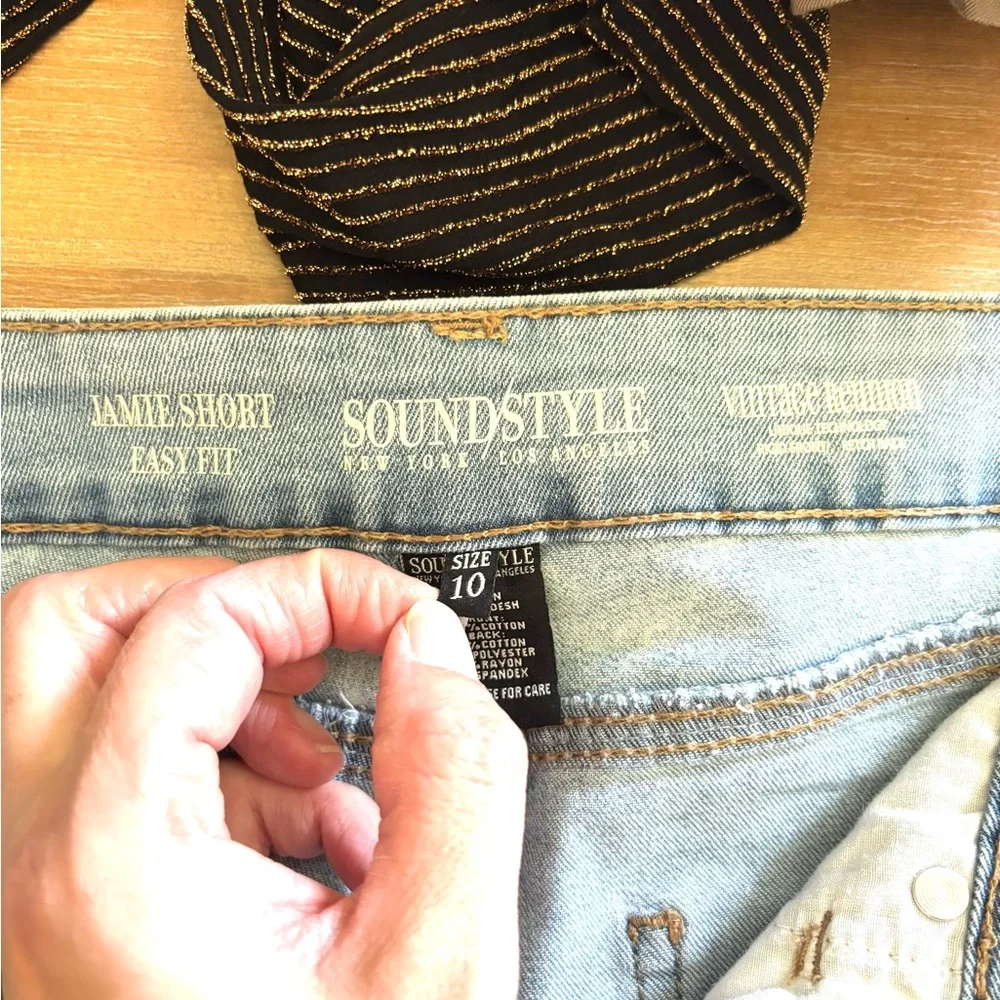 Soundstyle Relaxed Fit Light Wash Distressed Denim Shorts, Size 10